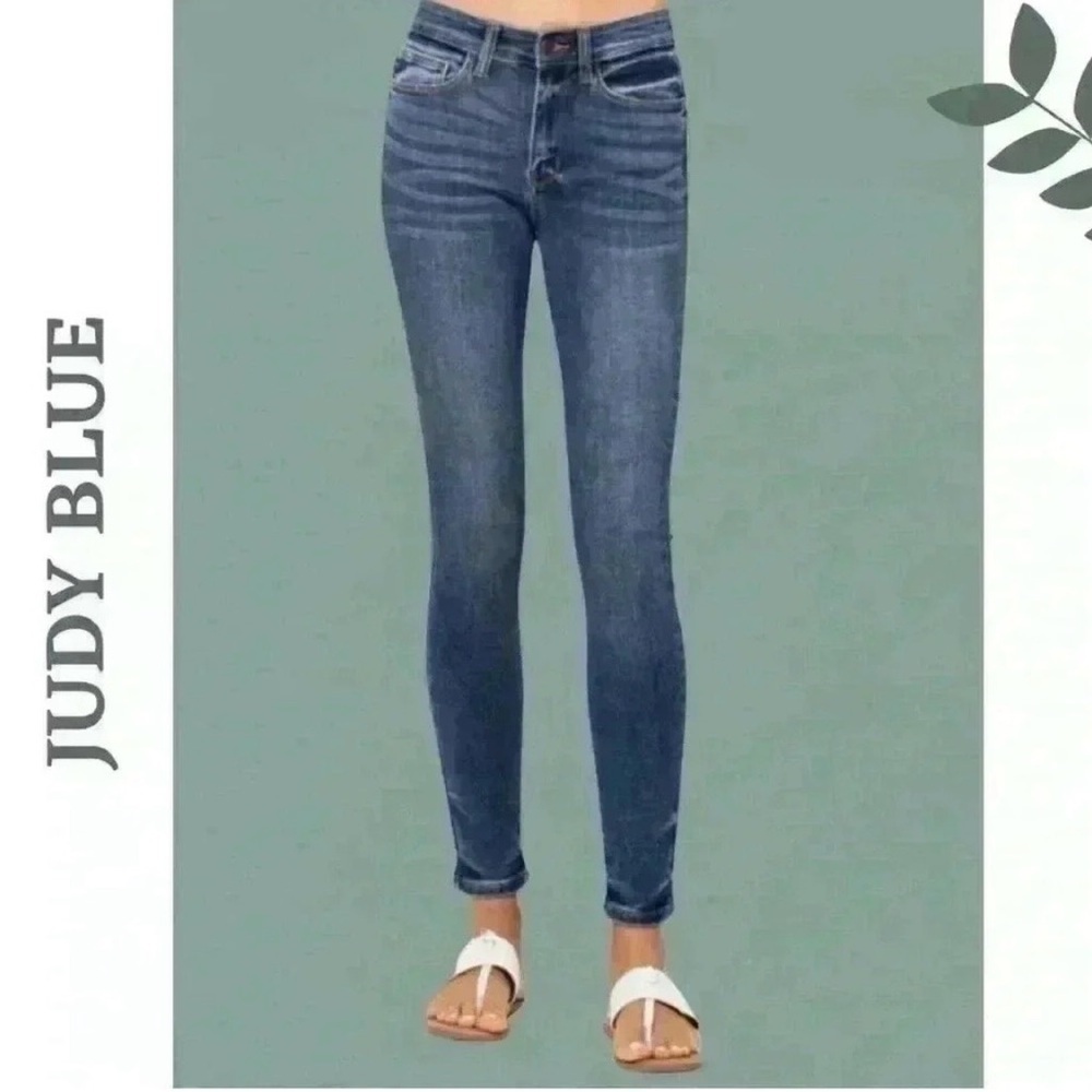 Mindi Mid-Rise Non-Distressed Skinny
Judy Blue Jeans Style 82252 MD Size 24w
